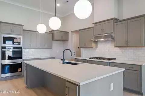 Kitchen - 13532 Broadmore Ln, Olive Branch, MS 38654 photo 1 of 2