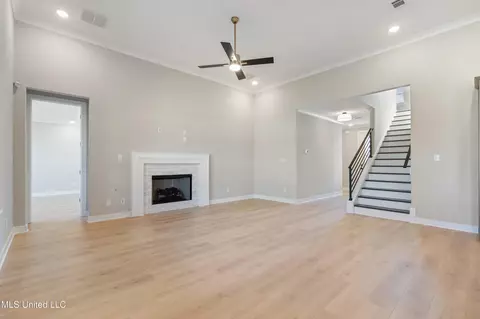 Living - 13532 Broadmore Ln, Olive Branch, MS 38654 photo 3 of 3