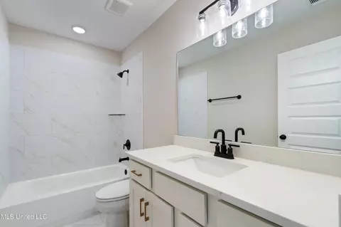 Bath - 13532 Broadmore Ln, Olive Branch, MS 38654 photo 1 of 1