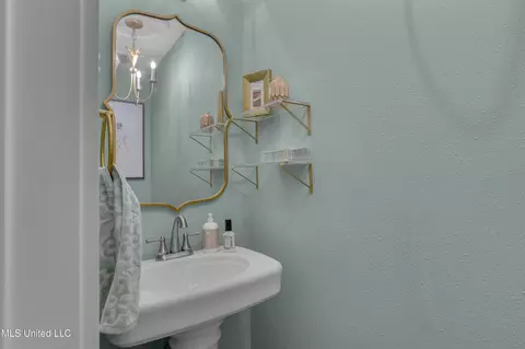Bath - 54 Eastbrooke St, Jackson, MS 39216 photo 1 of 5