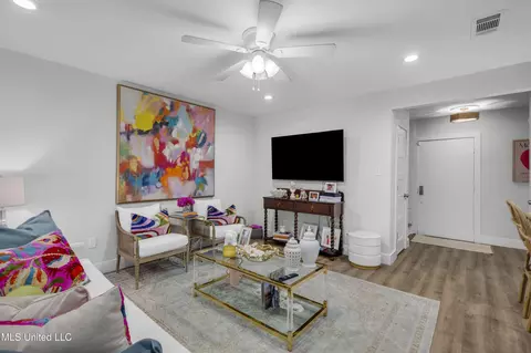 Living - 54 Eastbrooke St, Jackson, MS 39216 photo 2 of 3
