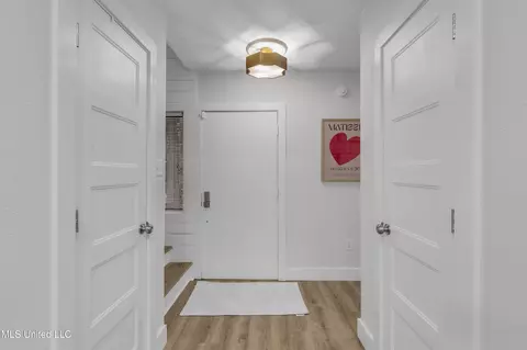 Entry Way - 54 Eastbrooke St, Jackson, MS 39216 photo 3 of 6