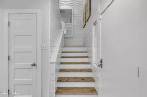 Entry Way - 54 Eastbrooke St, Jackson, MS 39216 photo 4 of 6