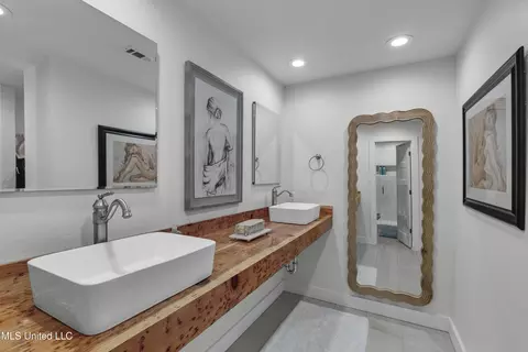 Bath - 54 Eastbrooke St, Jackson, MS 39216 photo 2 of 5