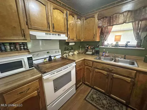 Kitchen - 148 Mayhall Dr, Lucedale, MS 39452 photo 2 of 6