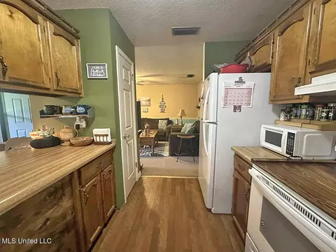 Kitchen - 148 Mayhall Dr, Lucedale, MS 39452 photo 5 of 6