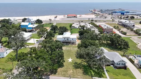 331 E 5th St, Long Beach, MS 39560 photo 2