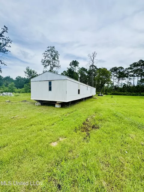 9158 Box Rd, Vancleave, MS 39565