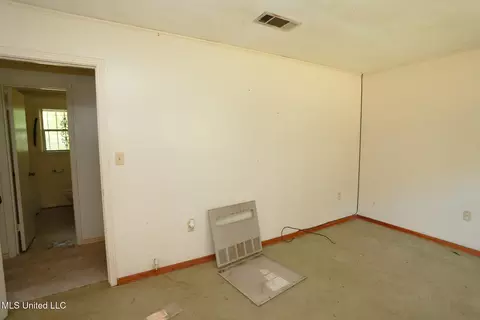 Bedroom - 7825 Old Hillsboro Rd, Forest, MS 39074 photo 6 of 9