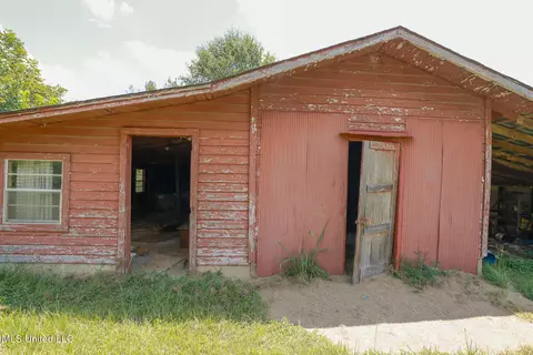 Exterior - 7825 Old Hillsboro Rd, Forest, MS 39074 photo 12 of 16
