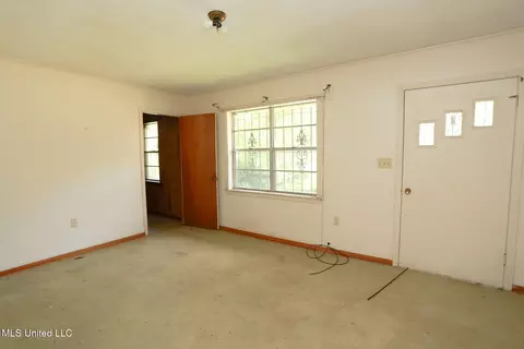 Living - 7825 Old Hillsboro Rd, Forest, MS 39074 photo 4 of 5