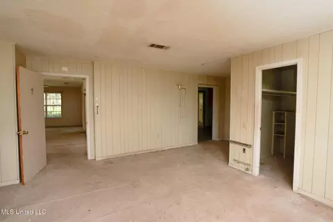 Bedroom - 7825 Old Hillsboro Rd, Forest, MS 39074 photo 3 of 9