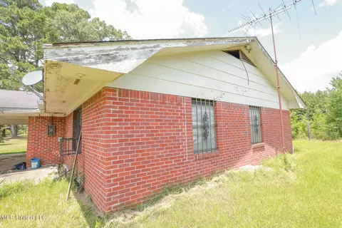 Exterior - 7825 Old Hillsboro Rd, Forest, MS 39074 photo 11 of 16