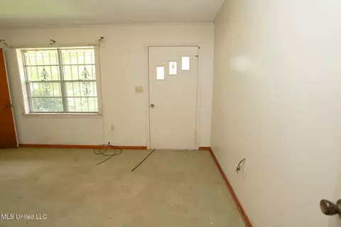 Living - 7825 Old Hillsboro Rd, Forest, MS 39074 photo 5 of 5