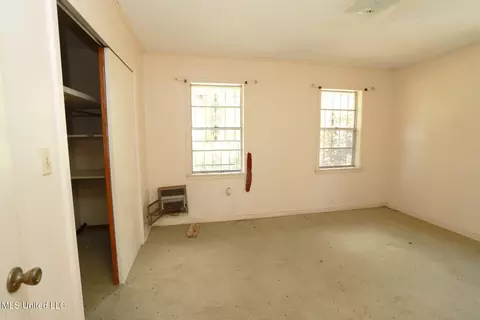 Bedroom - 7825 Old Hillsboro Rd, Forest, MS 39074 photo 7 of 9