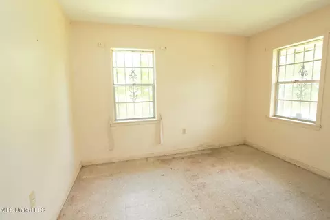 Bedroom - 7825 Old Hillsboro Rd, Forest, MS 39074 photo 8 of 9