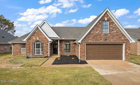 9158 Lakeside Dr, Olive Branch, MS 38654