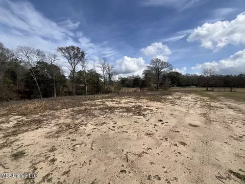 115 Faulkner Rd, Lucedale, MS 39452