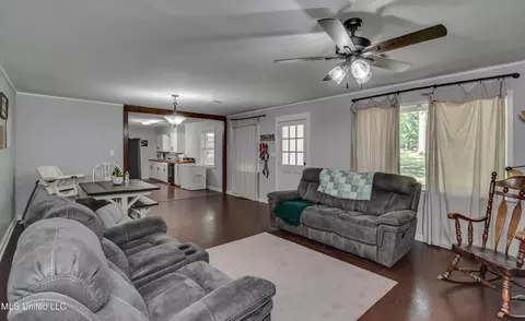 121 Melrose Cir, Florence, MS 39073 photo 8