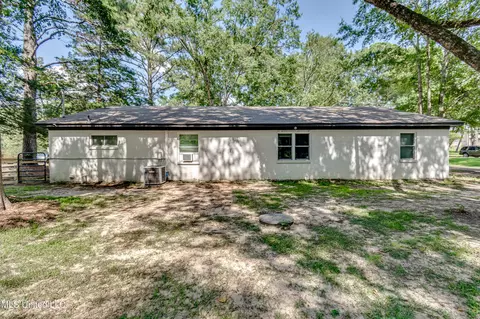 121 Melrose Cir, Florence, MS 39073 photo 3