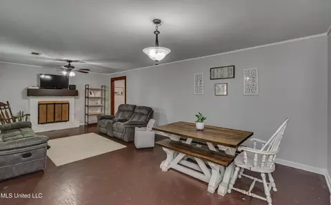 121 Melrose Cir, Florence, MS 39073 photo 9