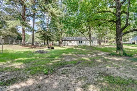 121 Melrose Cir, Florence, MS 39073 photo 4