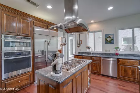 Kitchen - 7514 Augusta Way, Diamondhead, MS 39525 photo 4 of 8