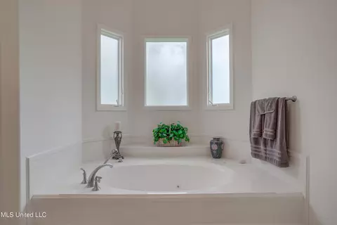 Bath - 7514 Augusta Way, Diamondhead, MS 39525 photo 2 of 7