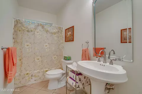 Bath - 7514 Augusta Way, Diamondhead, MS 39525 photo 5 of 7