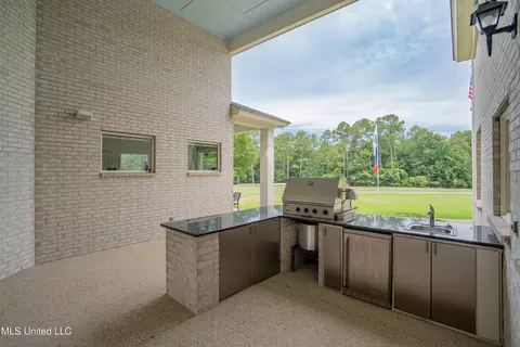 Kitchen - 7514 Augusta Way, Diamondhead, MS 39525 photo 8 of 8