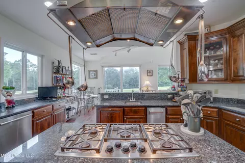 Kitchen - 7514 Augusta Way, Diamondhead, MS 39525 photo 2 of 8