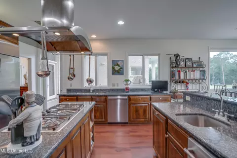 Kitchen - 7514 Augusta Way, Diamondhead, MS 39525 photo 5 of 8