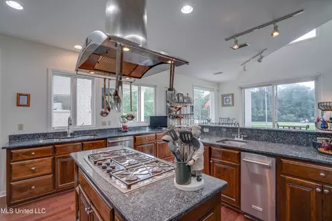 Kitchen - 7514 Augusta Way, Diamondhead, MS 39525 photo 3 of 8