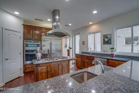 Kitchen - 7514 Augusta Way, Diamondhead, MS 39525 photo 7 of 8