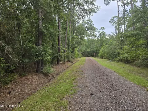 4010 Tenth St, Bay Saint Louis, MS 39520