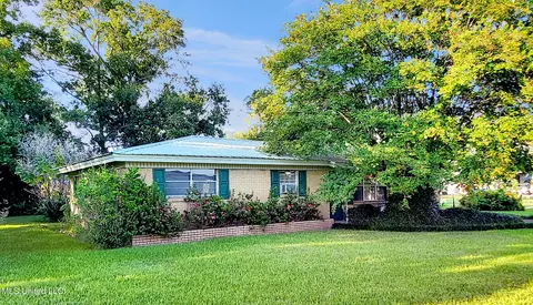 14224 Dedeaux Rd, Gulfport, MS 39503
