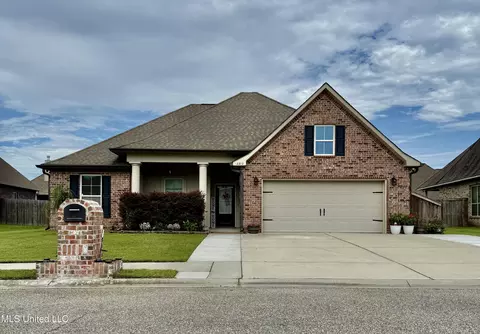 13312 Hilliard St, D'iberville, MS 39540