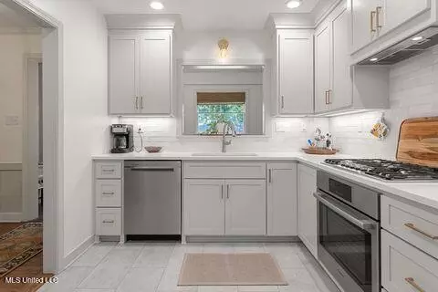 Kitchen - 3565 Cowan Pl, Jackson, MS 39216 photo 2 of 3