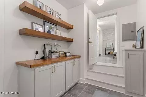 Entry Way - 3565 Cowan Pl, Jackson, MS 39216 photo 4 of 4