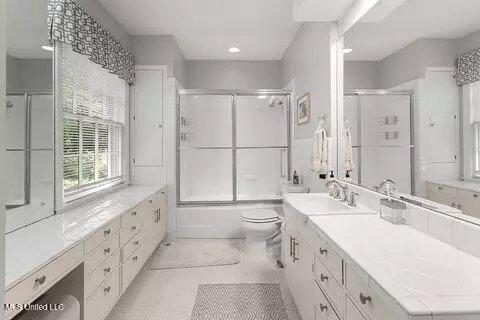 Bath - 3565 Cowan Pl, Jackson, MS 39216 photo 1 of 3