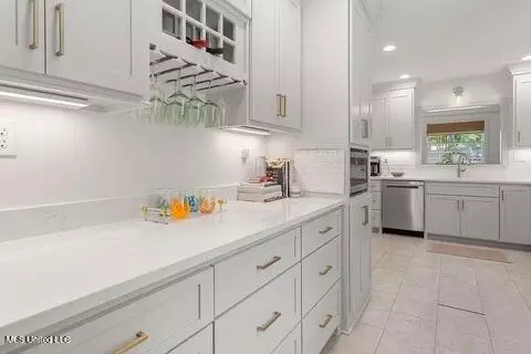 Kitchen - 3565 Cowan Pl, Jackson, MS 39216 photo 3 of 3