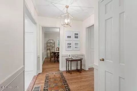 Entry Way - 3565 Cowan Pl, Jackson, MS 39216 photo 1 of 4