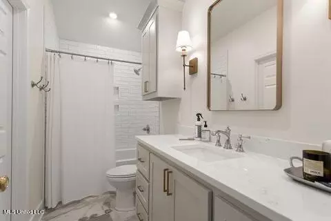 Bath - 3565 Cowan Pl, Jackson, MS 39216 photo 3 of 3