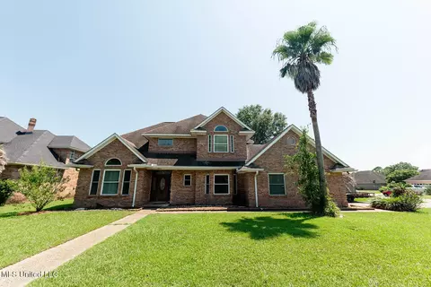 14801 Rue Mornay Dr, Biloxi, MS 39532