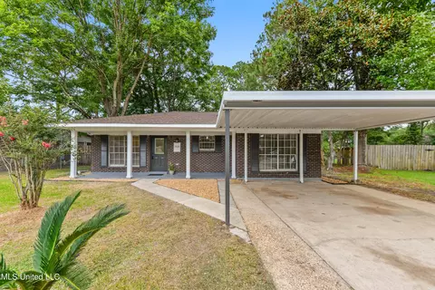 7120 Bienville Dr, Biloxi, MS 39532