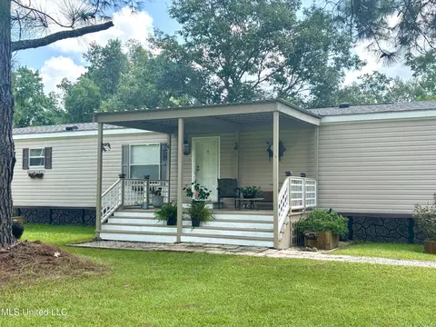 16 Green Meadow Place Rd, Picayune, MS 39466