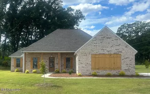 32 Village Cir, Benton, MS 39039
