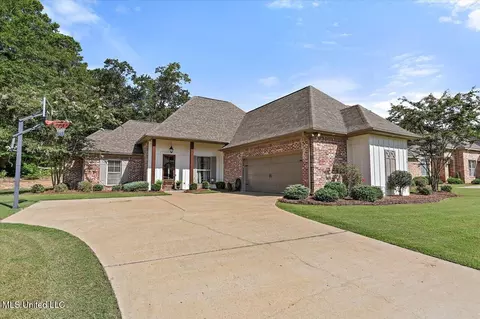 202 Evelyn Ln, Brandon, MS 39042