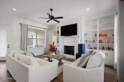 Living - 311 Willow Way, Canton, MS 39046 photo 1 of 1