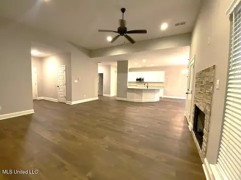 Living - 1930 Smart Rd, Como, MS 38619 photo 5 of 5